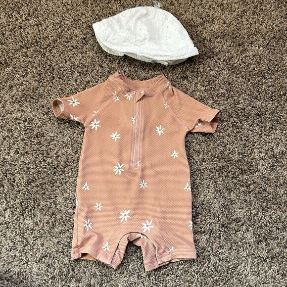 Modern Moments Gerber Baby Girl Rash Guard UPF 50 Swim 3-6 Month And Sun Hat - Picture 1 of 16
